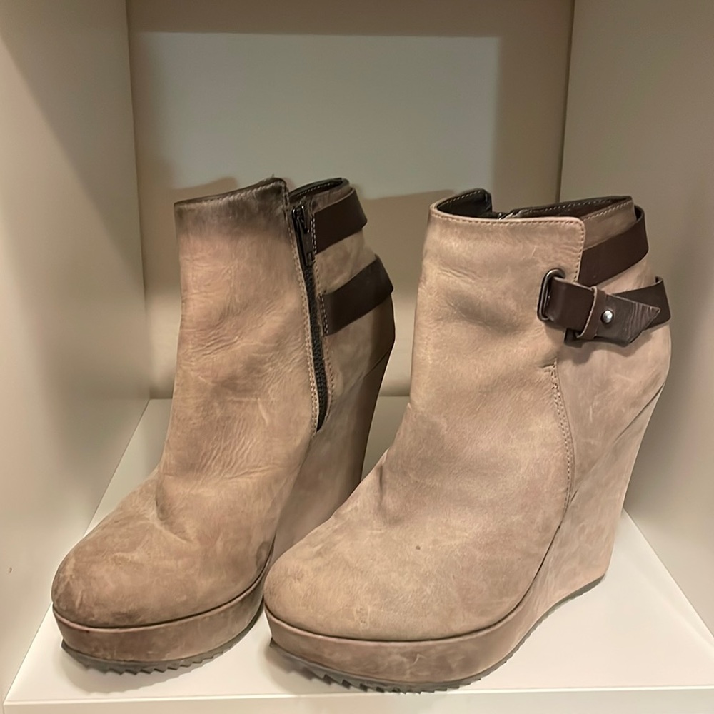 Aldo Taupe 5” Heal Leather Booties with side zipper and dark leather strap